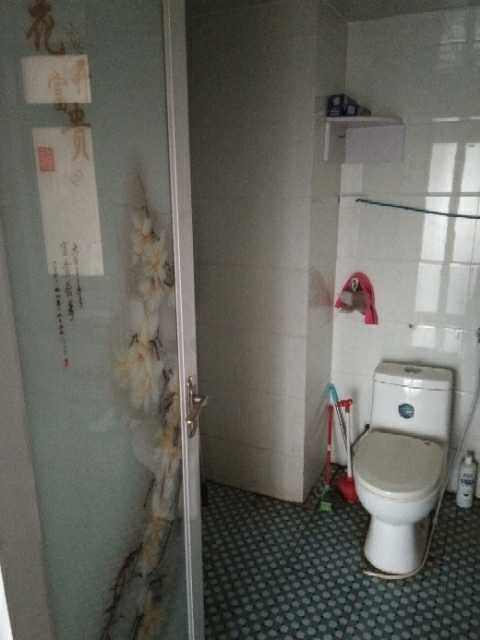 1室1廳1衛(wèi)， 繁華商圈，近學(xué)校，好房出租。