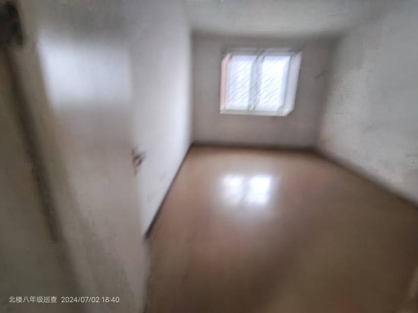 品質(zhì)小區(qū)！3室2廳1衛(wèi)130m2，拎包入駐，隨時(shí)看房。