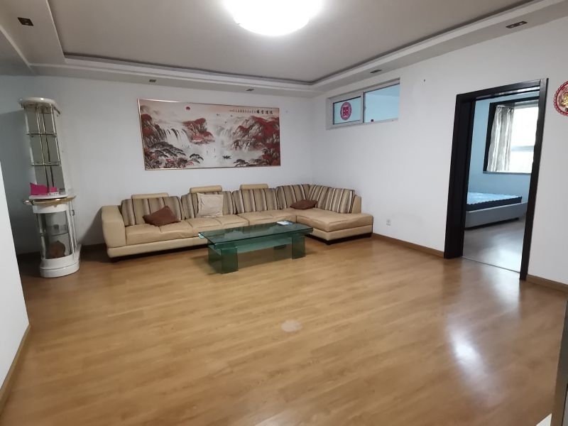 品質小區(qū)！3室2廳1衛(wèi)130m2，拎包入駐，隨時看房。
