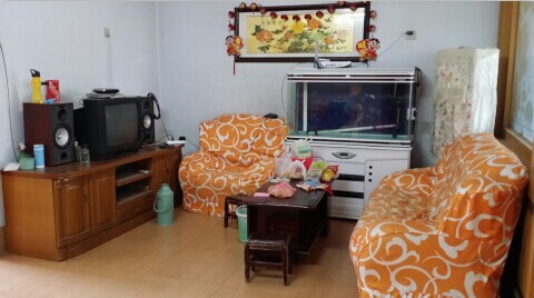 金孔府小區(qū)房間干凈衛(wèi)生，家具齊全精裝修。拎包即可入住，限女生