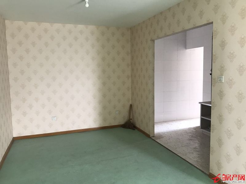急急急急出租龍泉苑小區(qū)南北通透房屋明亮廣場(chǎng)