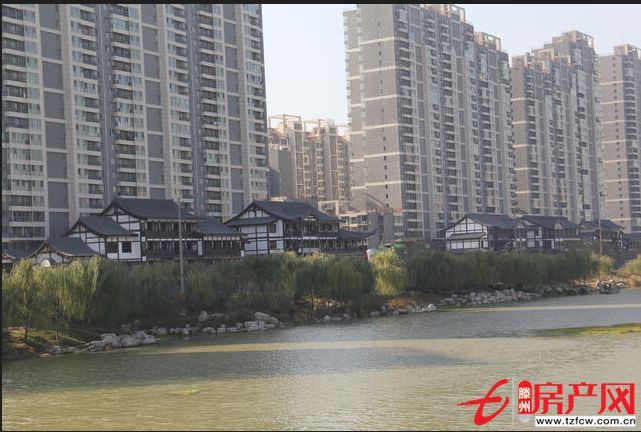 沿河觀景房整個(gè)公園和荊河盡收眼底離學(xué)校近