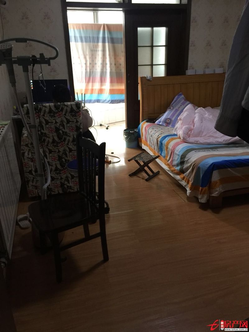碧桂園小區(qū)位置佳交通方便，位于人民醫(yī)院附近，市中繁華區(qū)