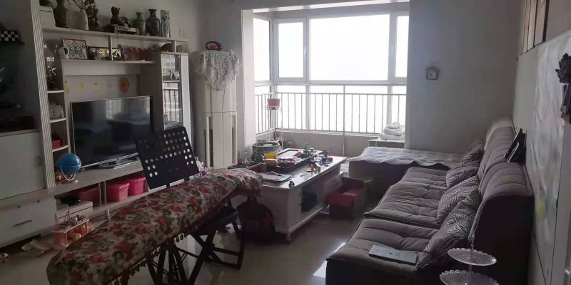 中央城B區(qū)中間樓層，有儲(chǔ)藏室、車位，南北通透，兩室朝陽
