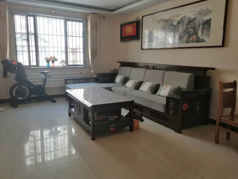 荊香苑3室2廳1衛(wèi)112m2110萬元送儲藏室  簡單裝修  看房方便  價格可議