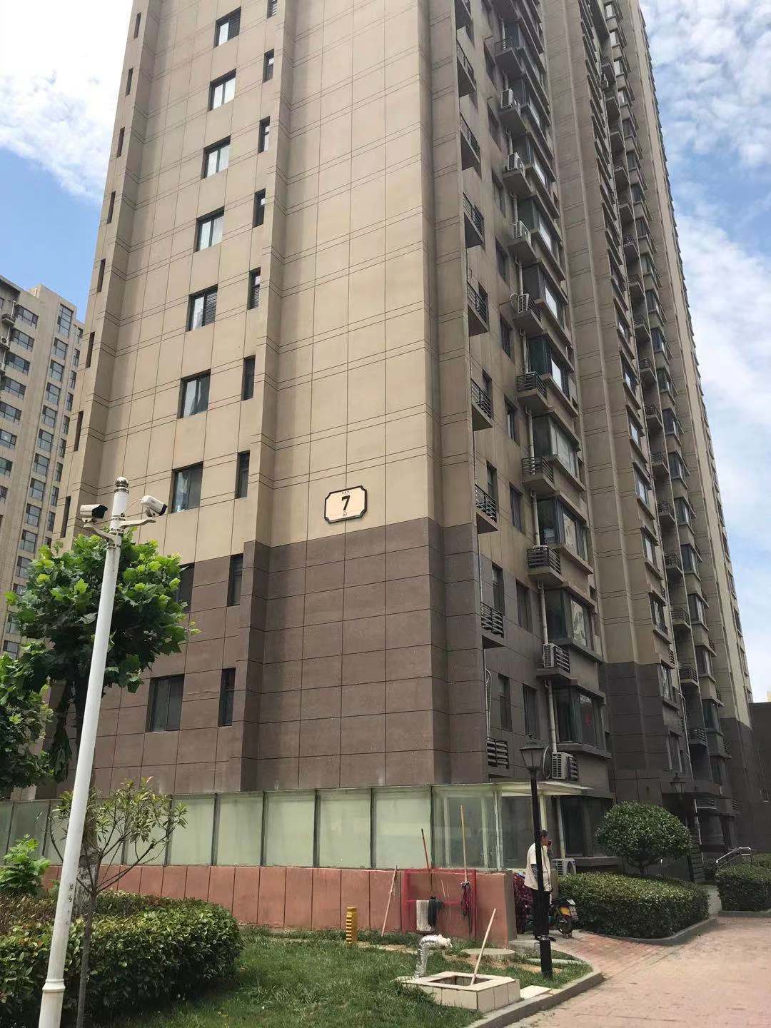 毛坯3室2廳1衛(wèi)136m2150萬(wàn)元