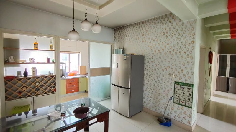 新金葉花園 精裝家具家電齊全拎包住隨時看房 2萬/年4室2廳2衛(wèi)258m21666元/月
