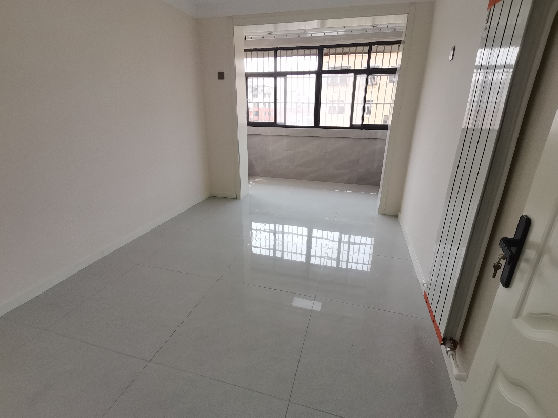 安居小區(qū)  3室2廳1衛(wèi)82m281萬(wàn)元