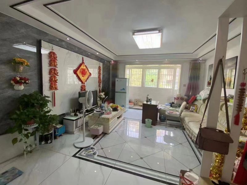 精裝修3室2廳2衛(wèi)121m2127萬(wàn)元