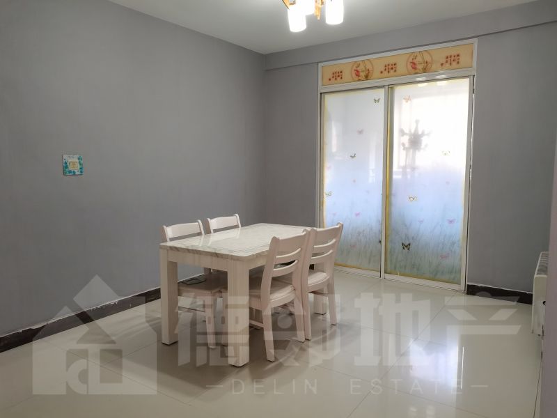通盛上?；▓@  3室2廳1衛(wèi)  122m2  1800元/月