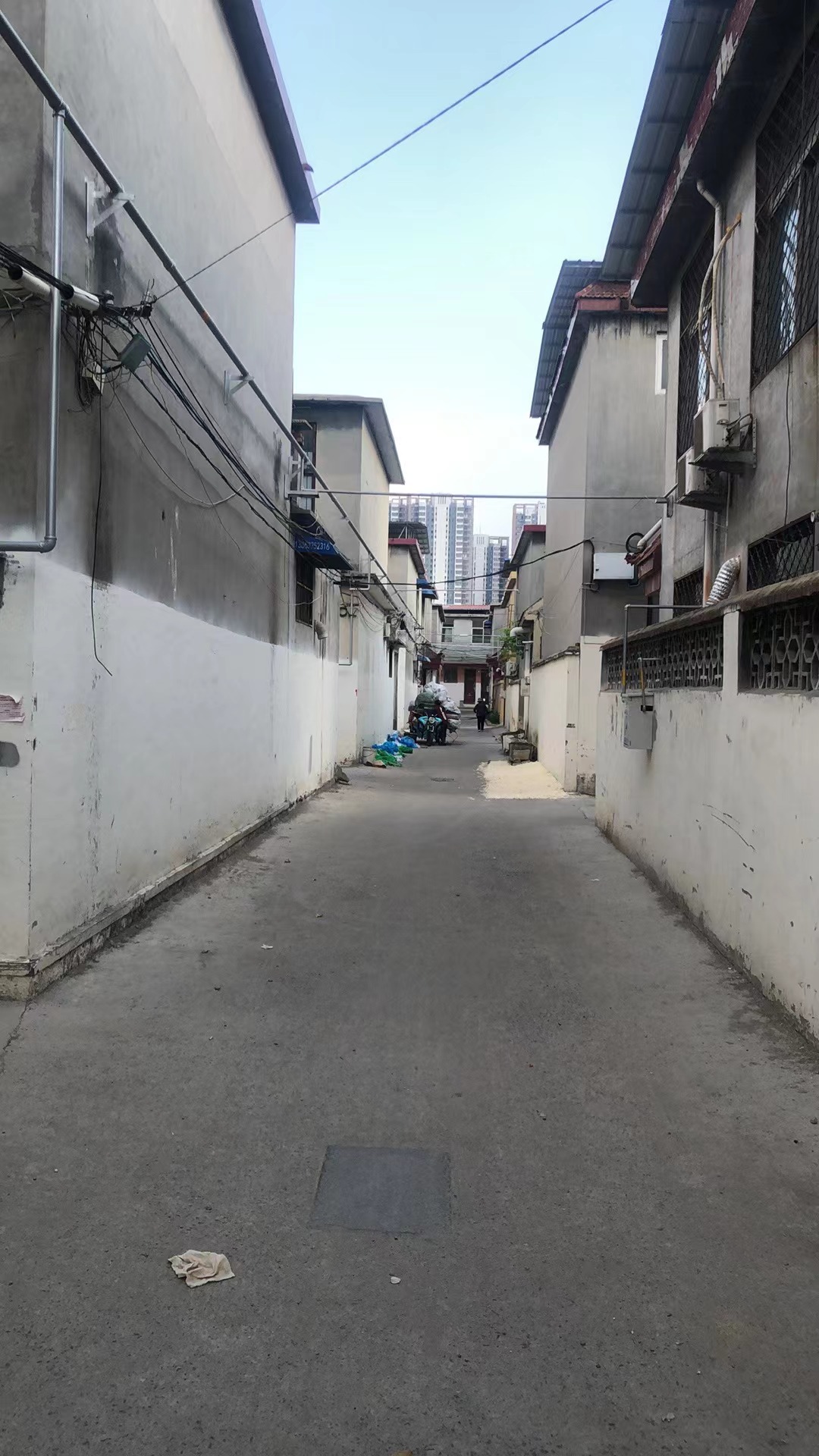 滕州劇院對(duì)面東北壇獨(dú)院！新裝修5室5廳1衛(wèi)370m21100元/月