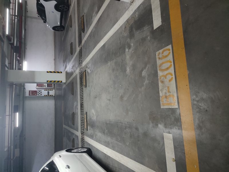 涵翠苑B區(qū)車位，位于27號樓電梯出口處，22號樓電梯口處北側(cè)，好停車，出行方便，位置佳。