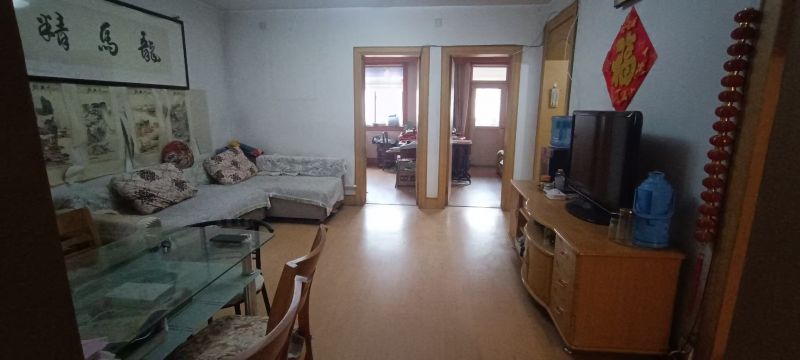 普通裝修3室1廳1衛(wèi)90m21400元/月